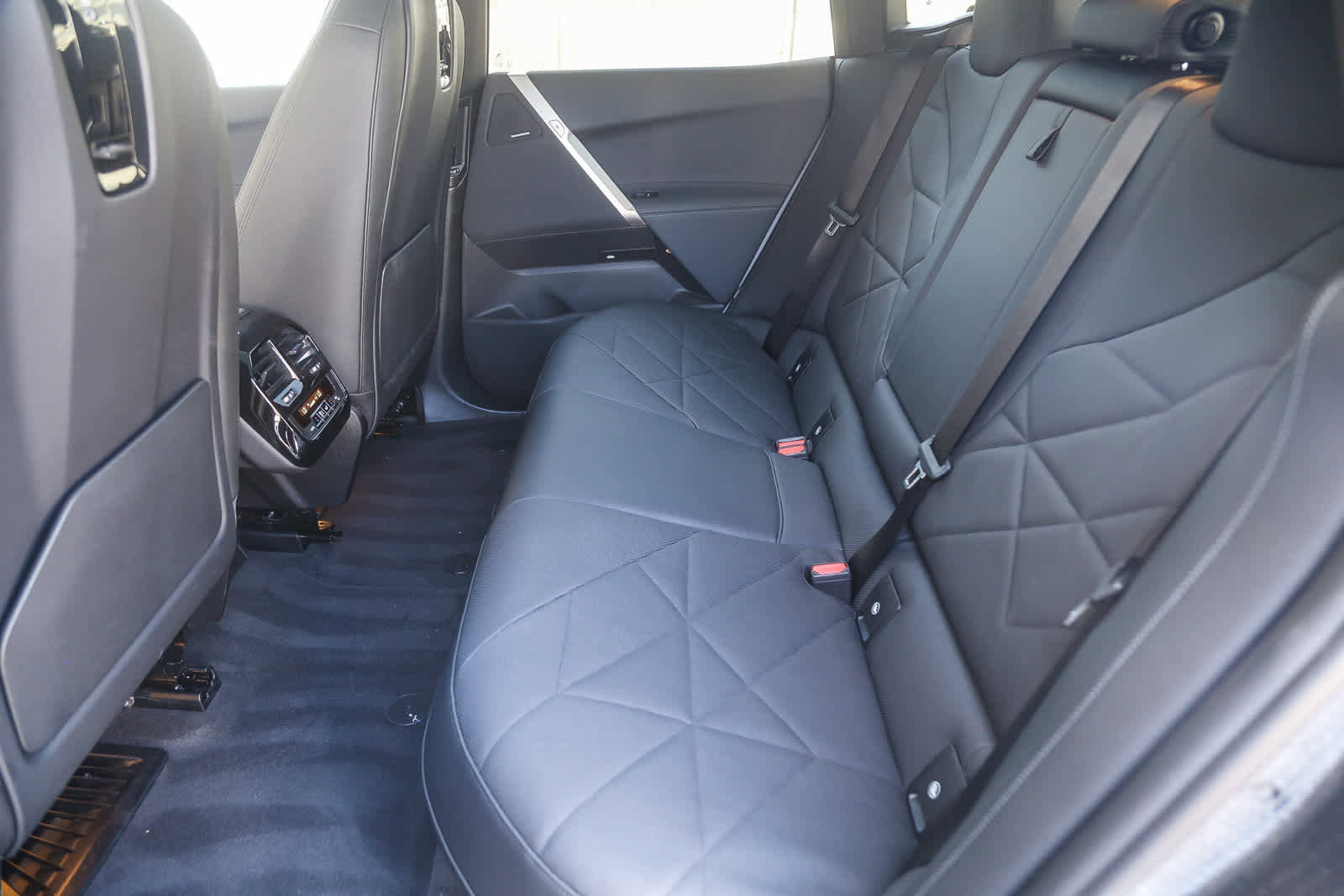 Used 2025 BMW iX xDrive50 image 15