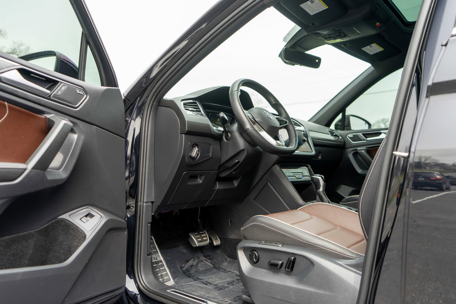 Used 2022 Volkswagen Tiguan SEL R-Line AWD/4WD image 14