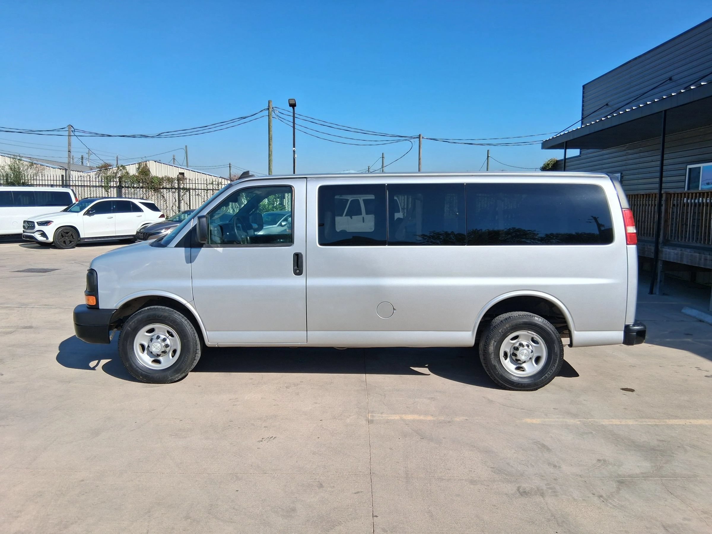 Used 2017 Chevrolet Express 2500 LS RWD image 3