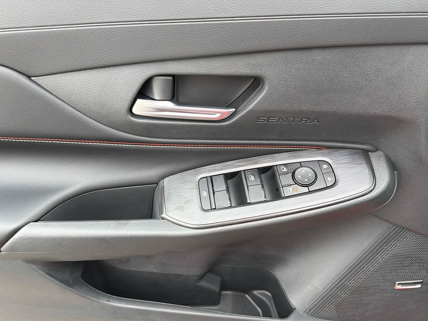 New 2027 Nissan Sentra SR FWD image 8