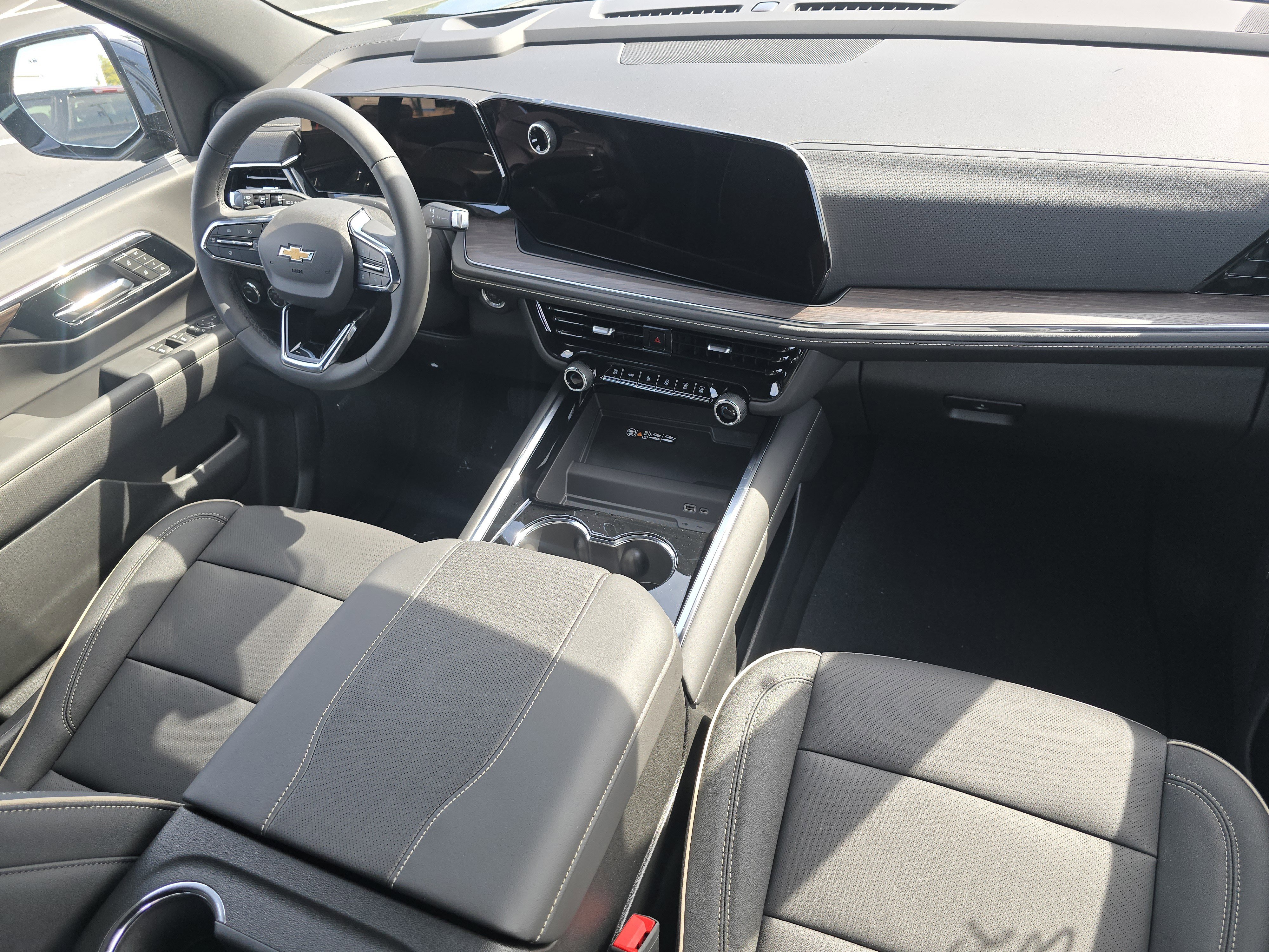 New 2026 Chevrolet Suburban Premier image 24