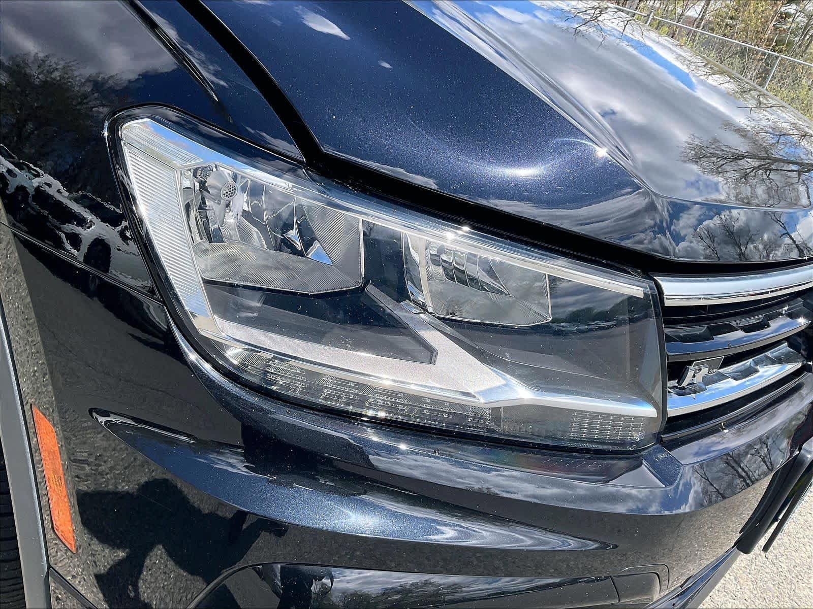 Used 2021 Volkswagen Tiguan SE R-Line AWD/4WD image 32