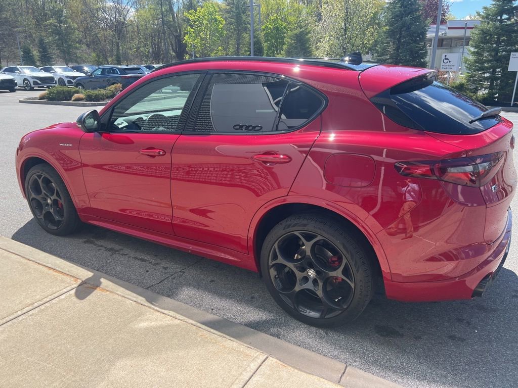 Used 2023 Alfa Romeo Stelvio Veloce AWD/4WD image 39