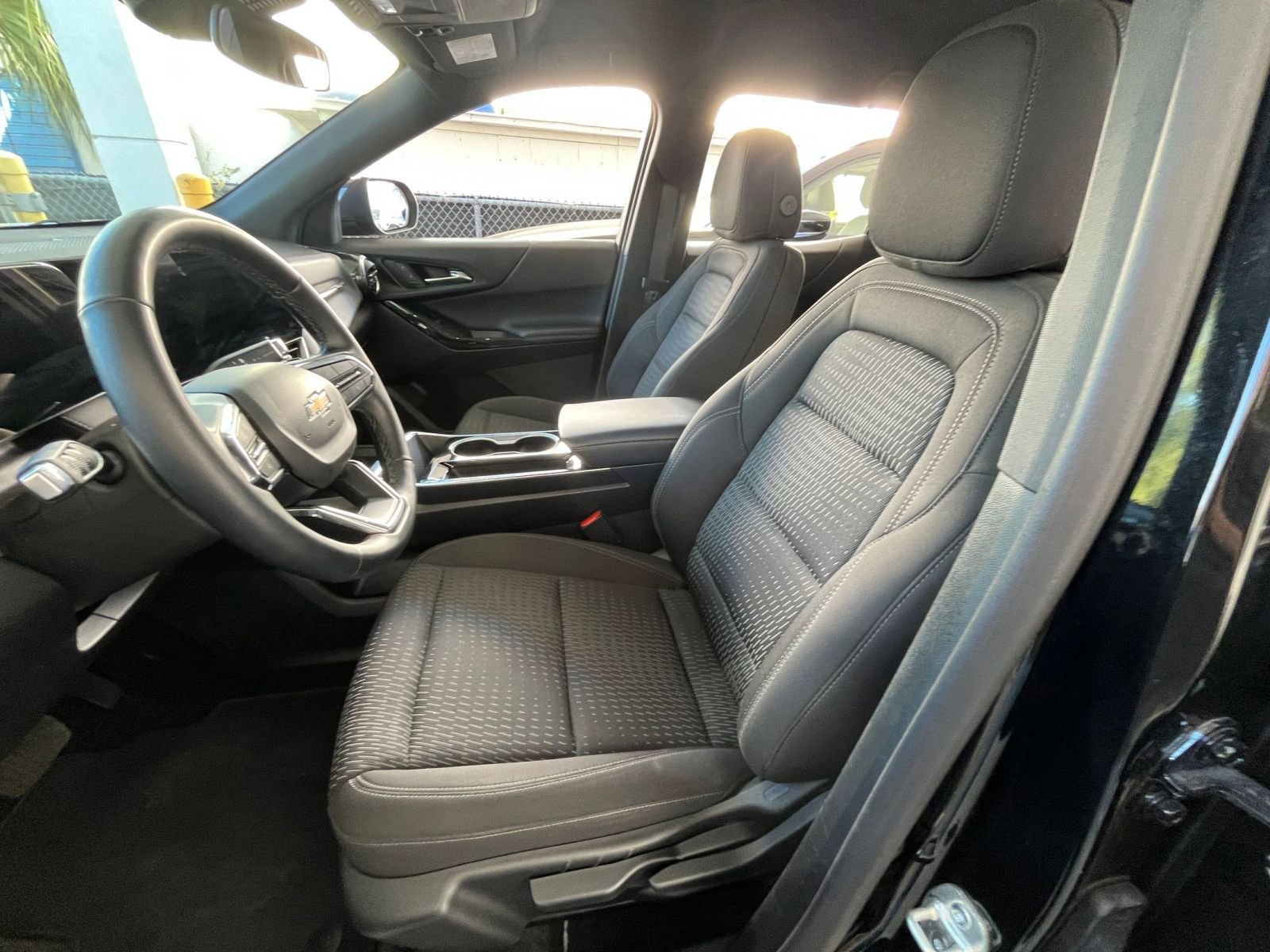 Used 2025 Chevrolet Equinox LT image 28