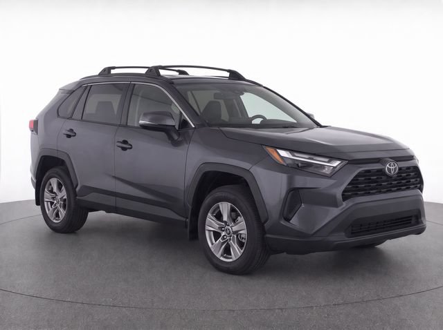 Used 2024 Toyota RAV4 XLE AWD/4WD image 2