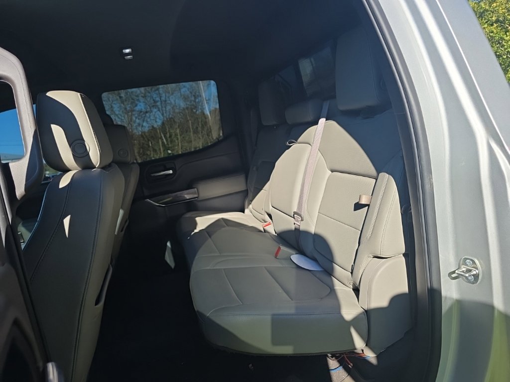 Used 2019 Chevrolet Silverado 1500 LTZ w/ LTZ Premium Package AWD/4WD image 14