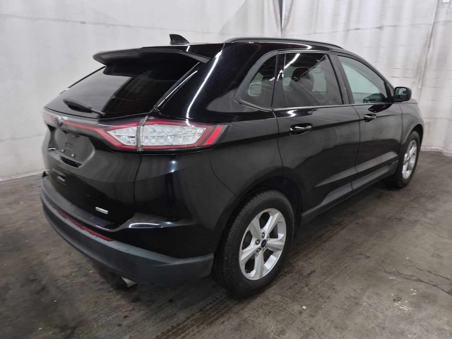 Used 2017 Ford Edge SE w/ Cargo Accessory Package FWD image 4