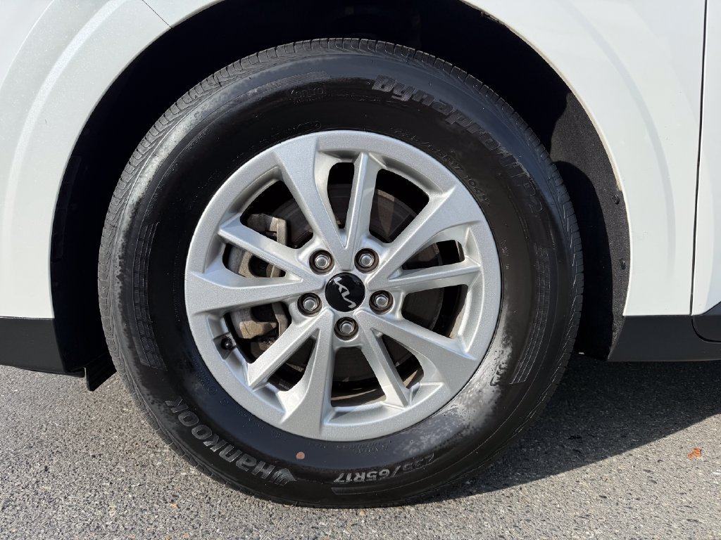 Certified 2023 Kia Carnival LX FWD image 9