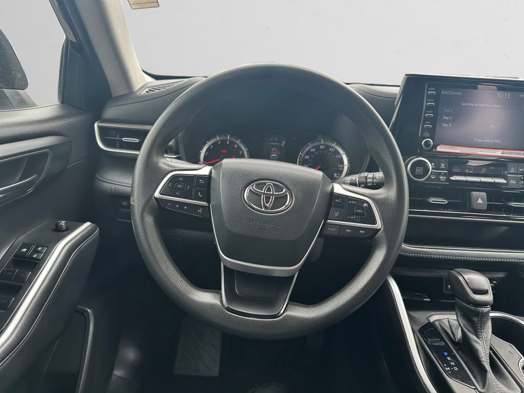 Used 2022 Toyota Highlander L FWD image 13