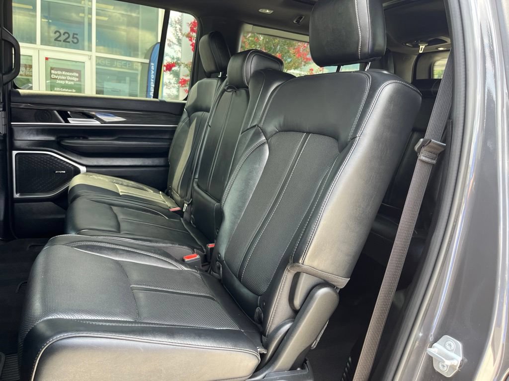 Used 2022 Jeep Wagoneer Series II w/ Premium Group I AWD/4WD image 16