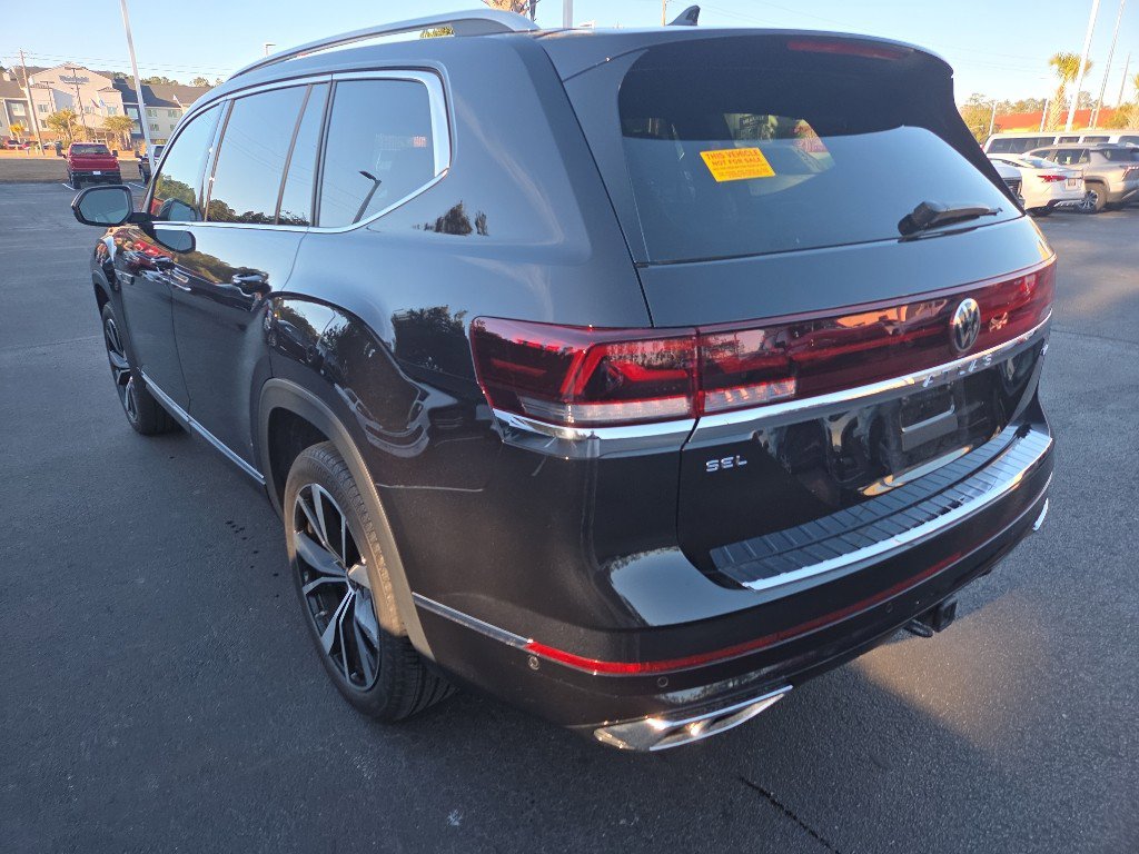 Used 2024 Volkswagen Atlas SEL Premium R-Line image 4