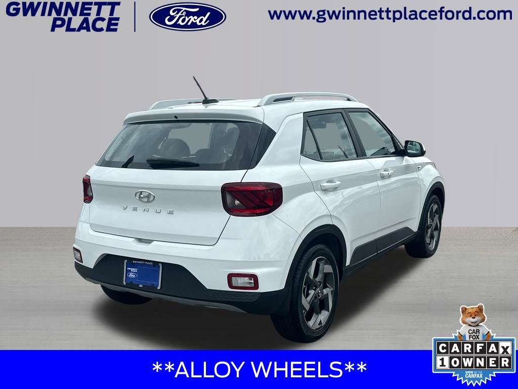 Used 2024 Hyundai Venue SEL FWD image 5