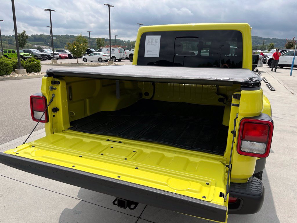 Used 2023 Jeep Gladiator Rubicon w/ Trailer Tow Package AWD/4WD image 19