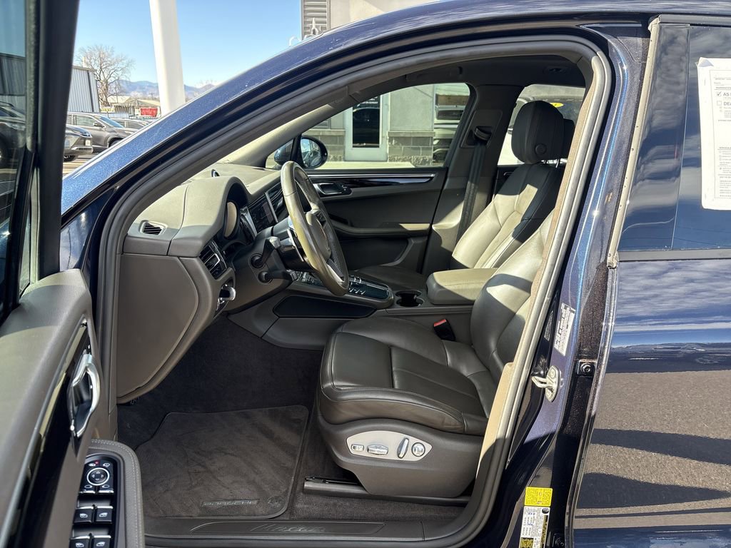Used 2020 Porsche Macan AWD/4WD image 28