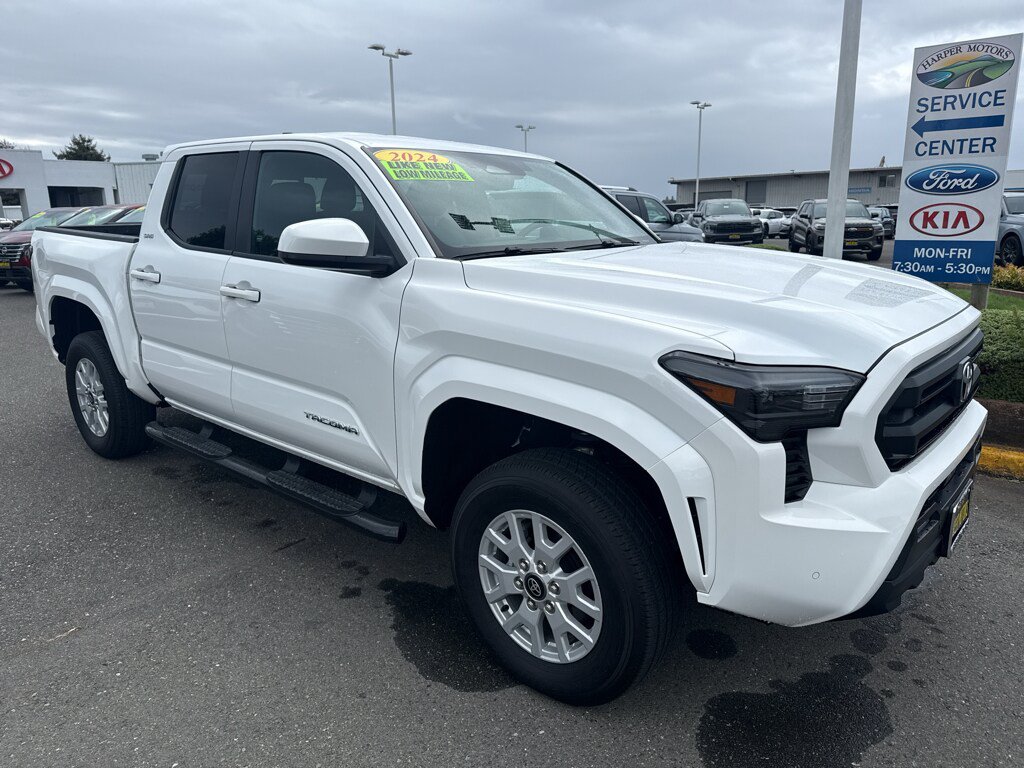 Used 2024 Toyota Tacoma SR5 w/ SR5 Upgrade Package AWD/4WD image 10