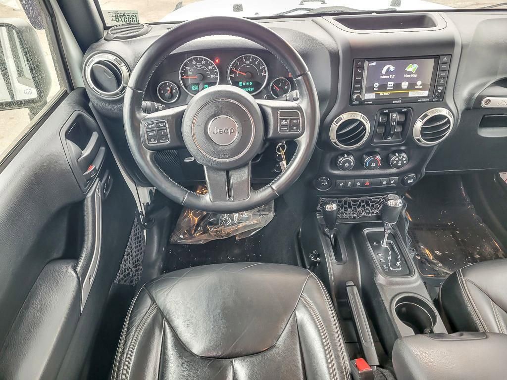 Used 2017 Jeep Wrangler Unlimited Sahara w/ Connectivity Group image 12