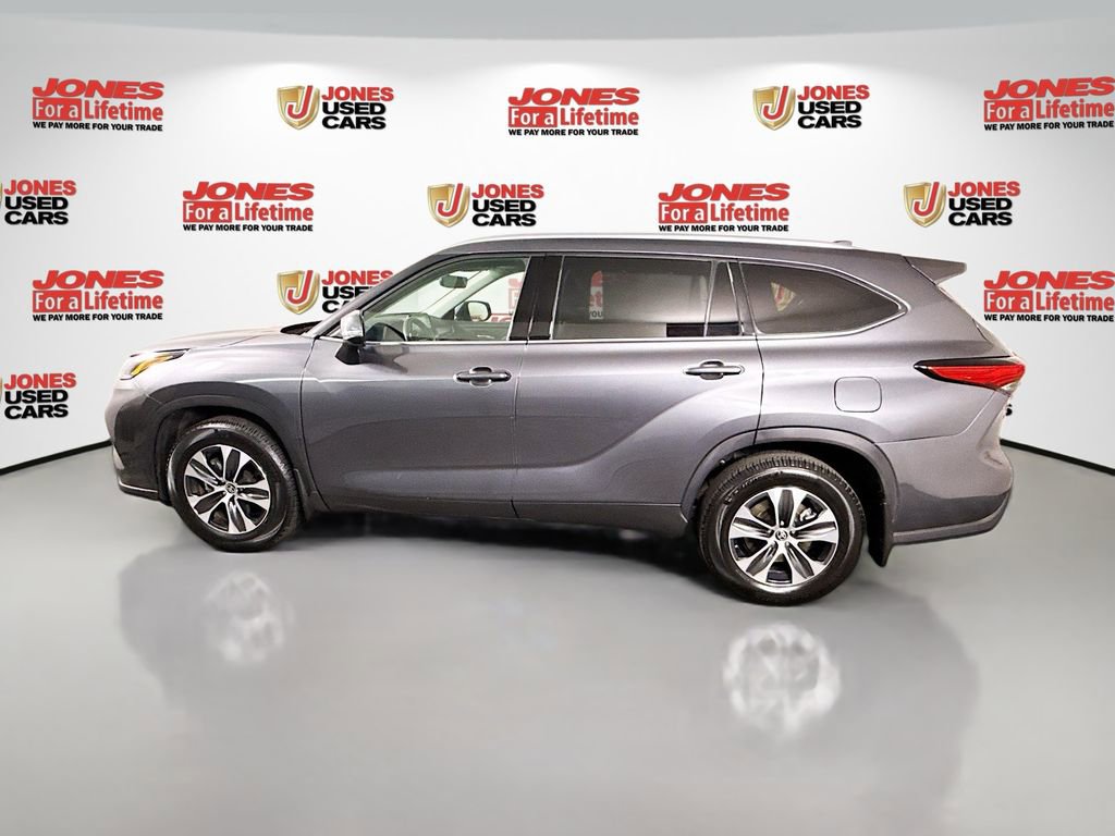 Used 2021 Toyota Highlander XLE image 14