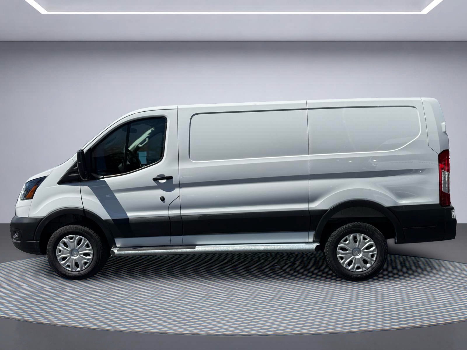 Used 2025 Ford Transit 250 Low Roof w/ Exterior Upgrade Package RWD image 3