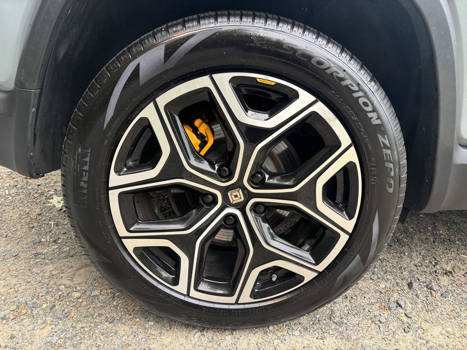 Used 2022 Rivian R1S Launch Edition AWD/4WD image 36