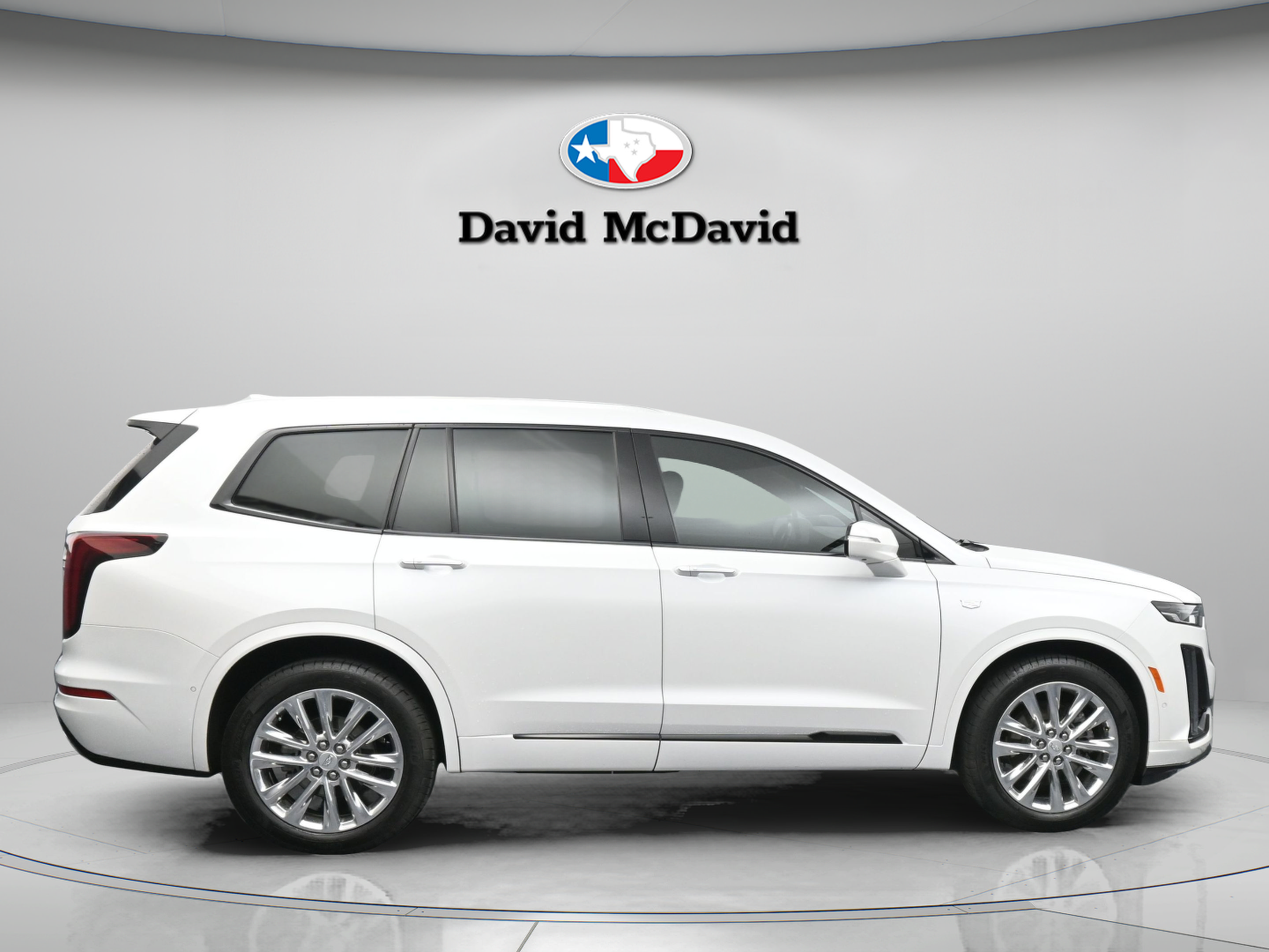 Used 2023 Cadillac XT6 Premium Luxury w/ Technology Package FWD image 9