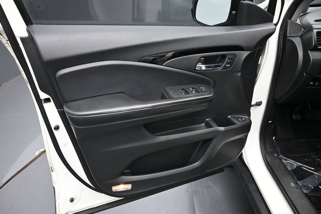 Used 2017 Honda Pilot Touring image 18