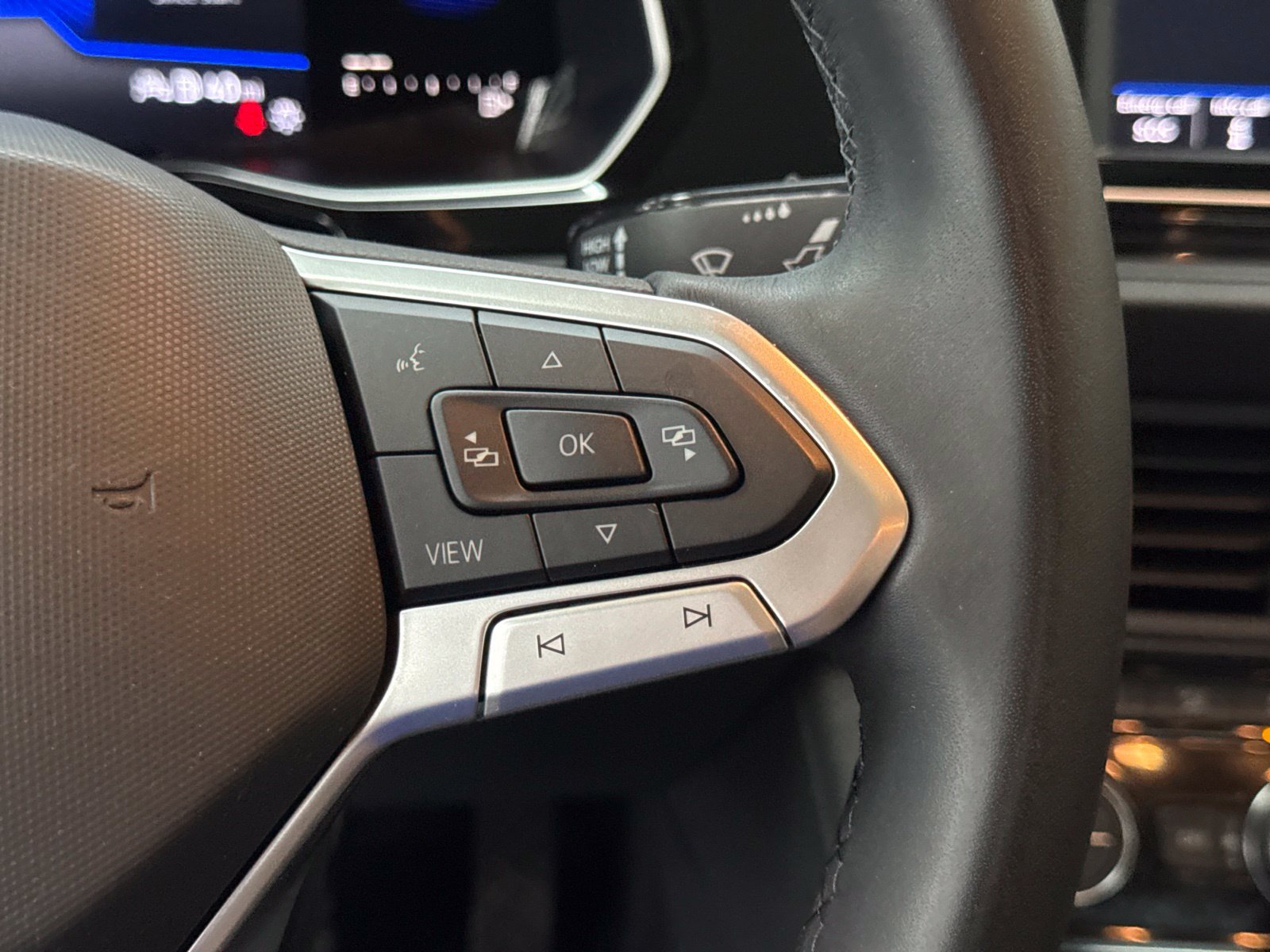 Used 2022 Volkswagen Jetta SE w/ Panoramic Sunroof Package FWD image 24