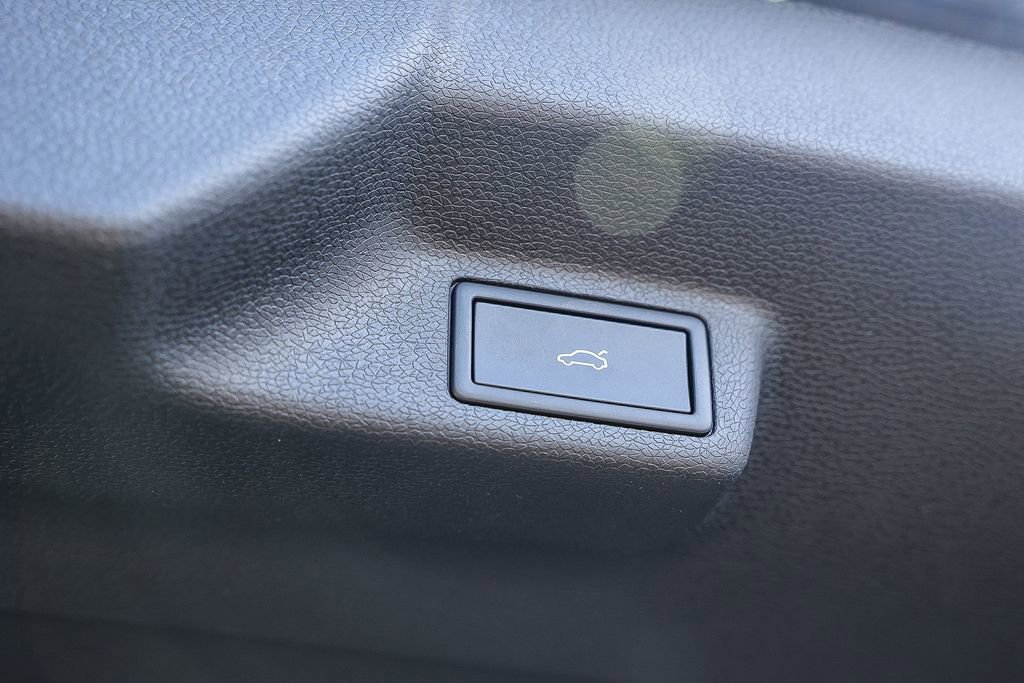 New 2025 Volkswagen ID. Buzz 1st Edition image 41