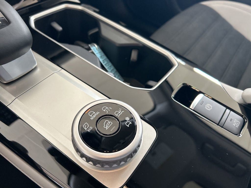 New 2026 Mitsubishi Outlander SE image 9