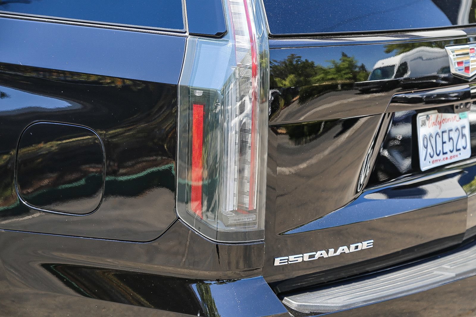 Used 2025 Cadillac Escalade Sport w/ Touring Package AWD/4WD image 8
