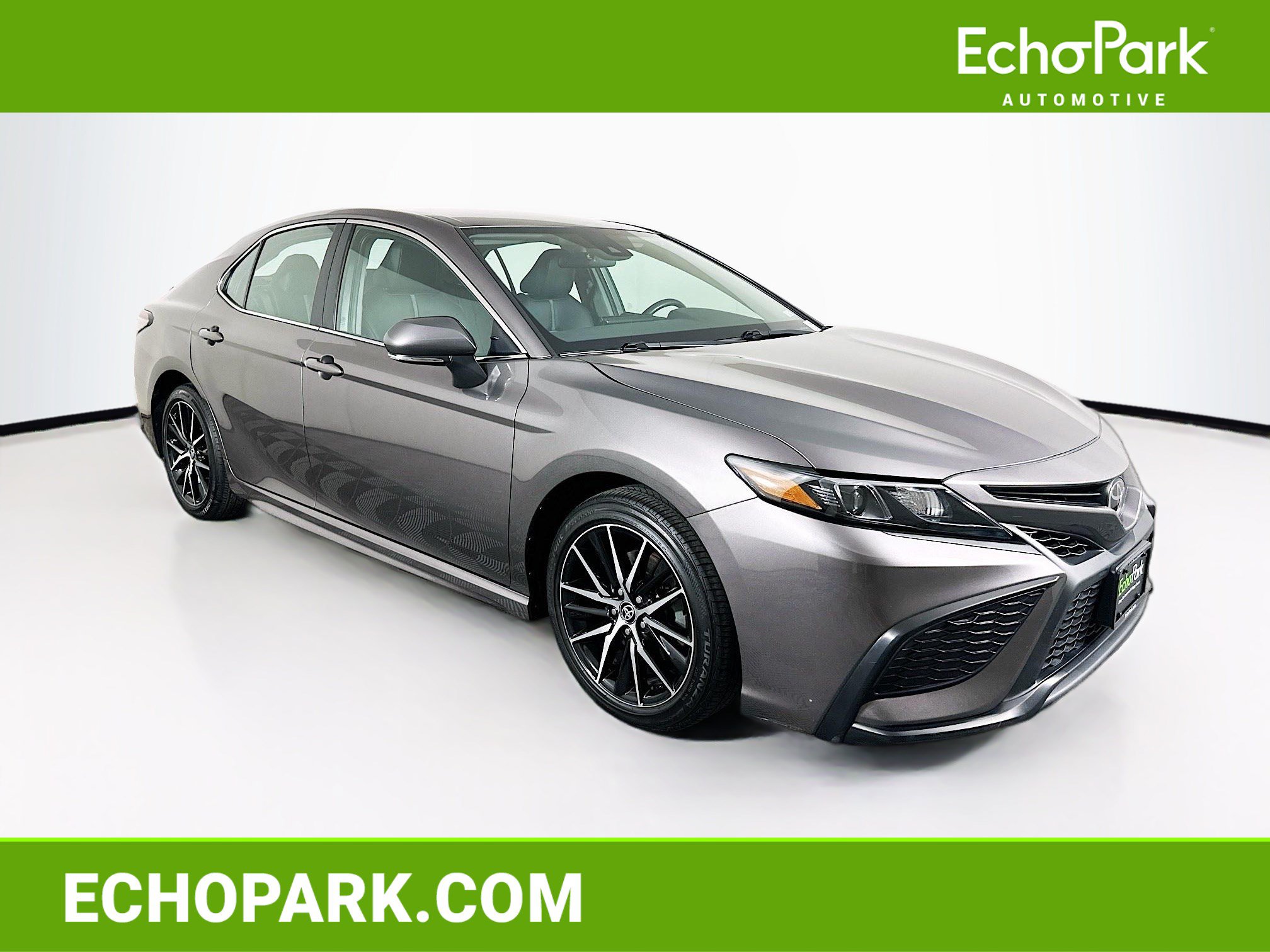 Used 2024 Toyota Camry SE FWD image 1