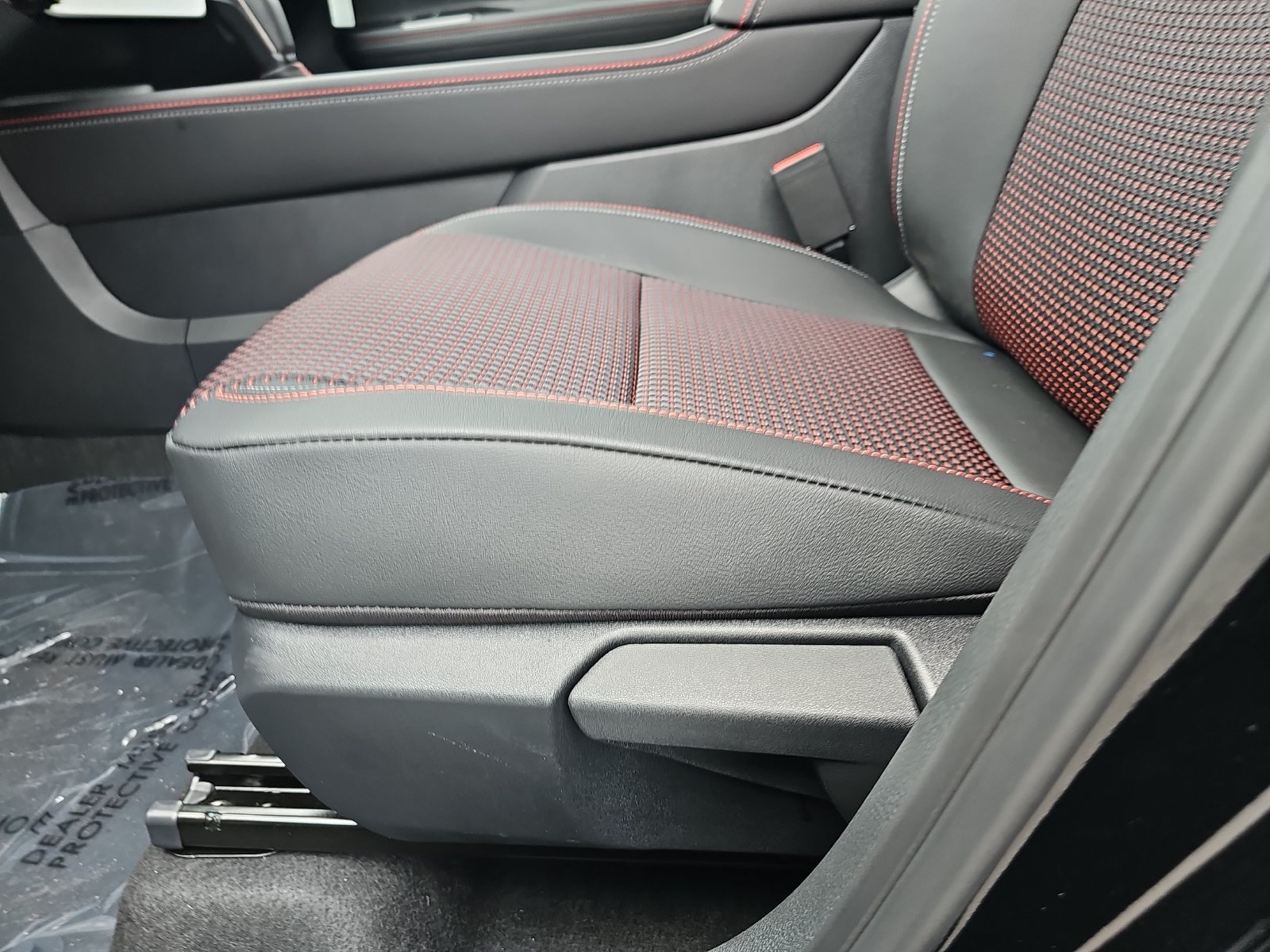 New 2027 Nissan Kicks SR w/ Cold Weather Package FWD image 28