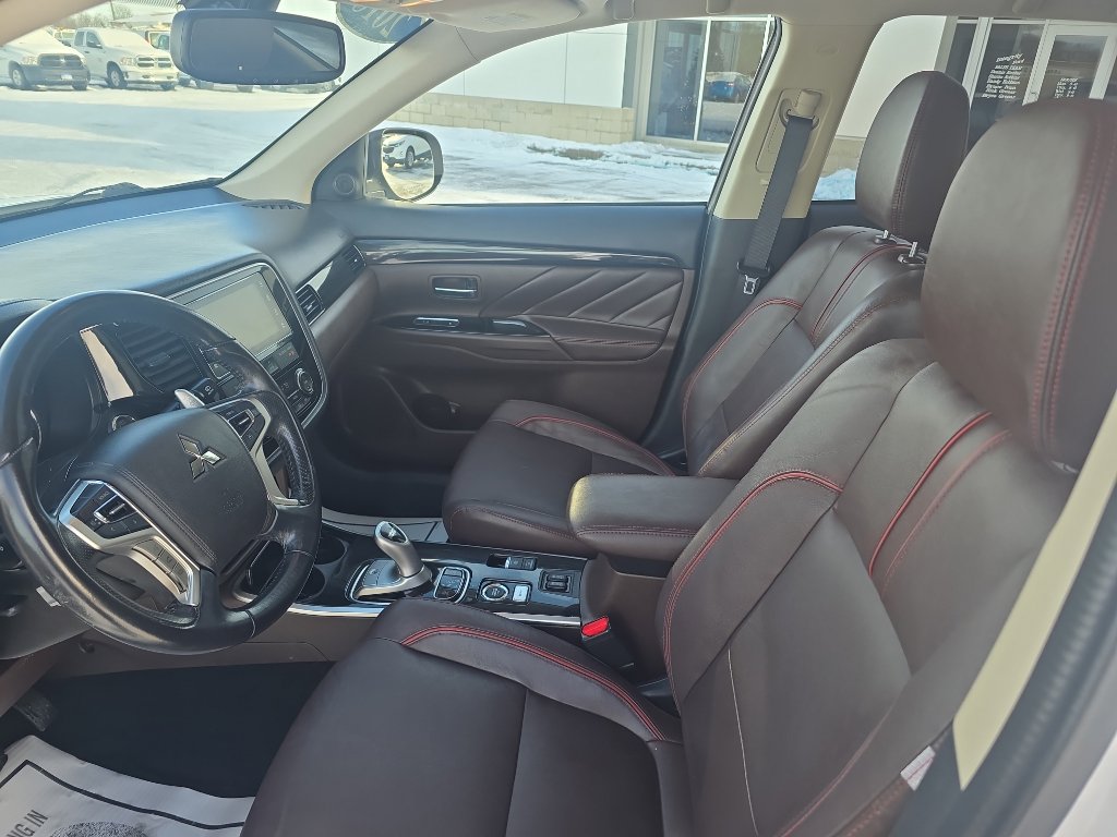 Used 2018 Mitsubishi Outlander SEL image 14