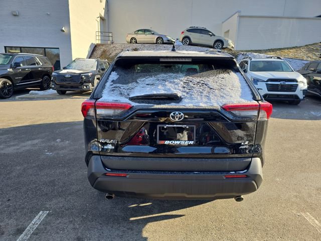 Used 2019 Toyota RAV4 LE image 4