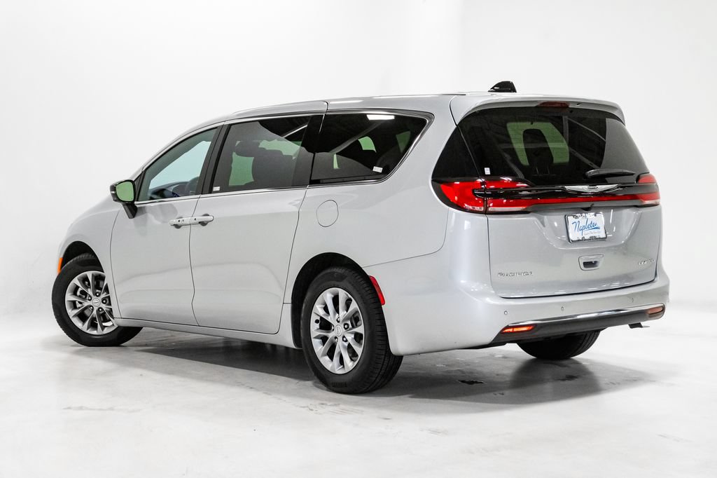 New 2026 Chrysler Pacifica Limited w/ Uconnect Theater Family Group FWD image 25