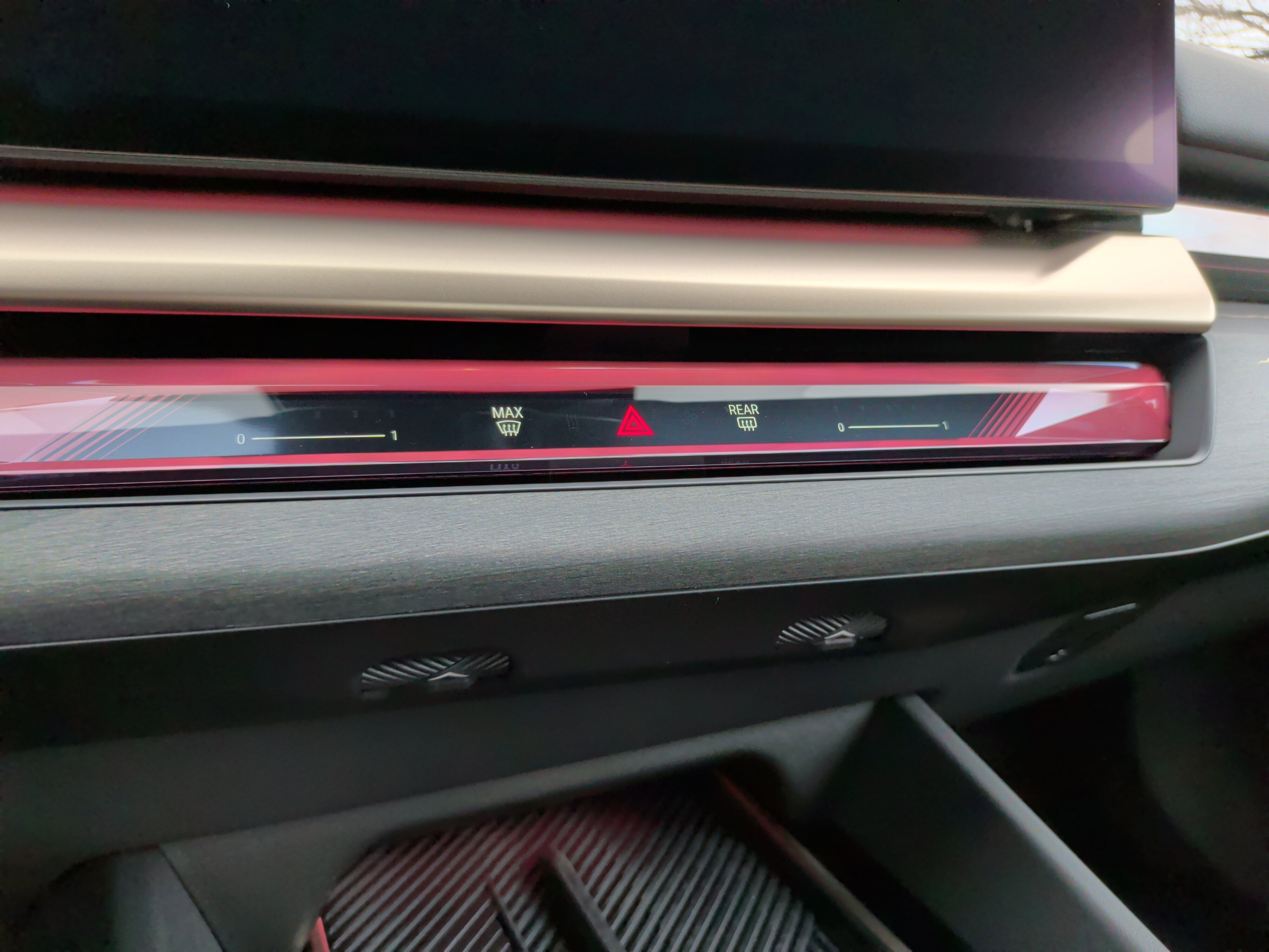 Certified 2025 BMW 550e xDrive w/ Executive Package image 20