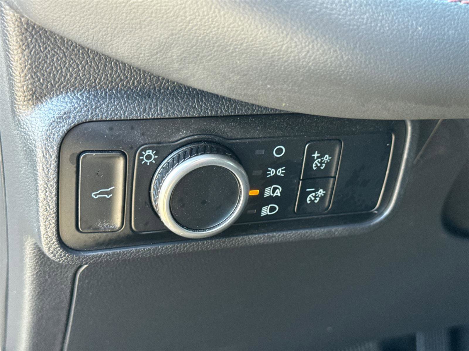 Used 2025 Ford Explorer Active image 28