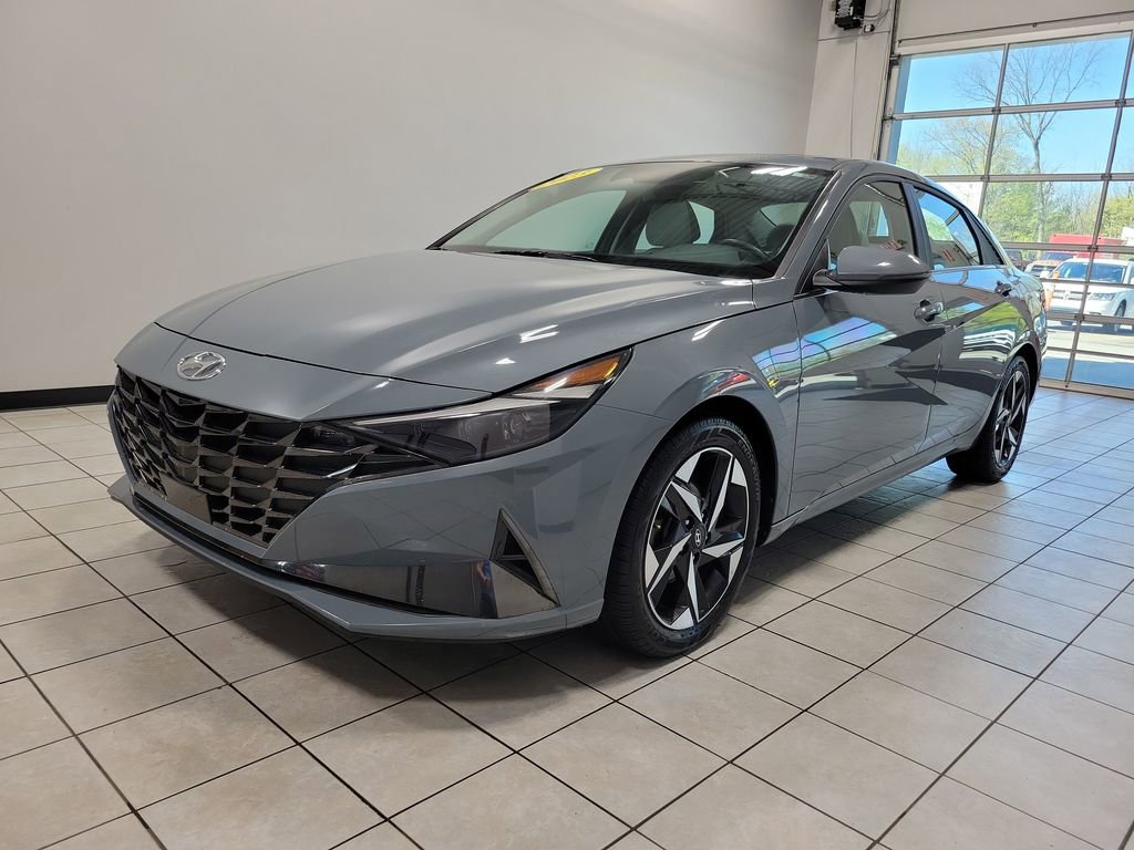 Used 2023 Hyundai Elantra Limited w/ Cargo Package FWD image 7