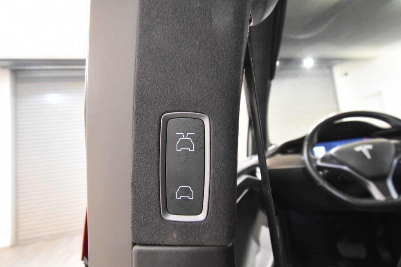 Used 2018 Tesla Model X 75D AWD/4WD image 26