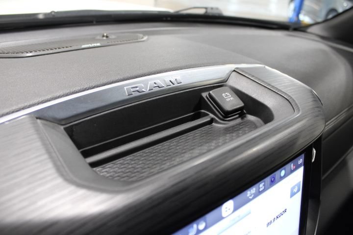 Used 2024 RAM 1500 Laramie AWD/4WD image 43