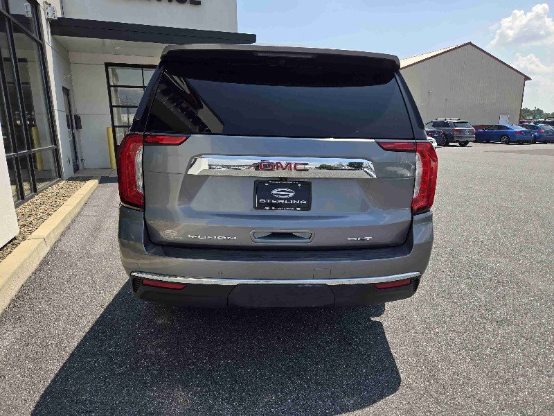 Used 2021 GMC Yukon XL SLT w/ SLT Premium Package image 4