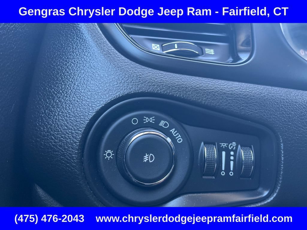 Used 2017 Jeep Renegade Altitude AWD/4WD image 51