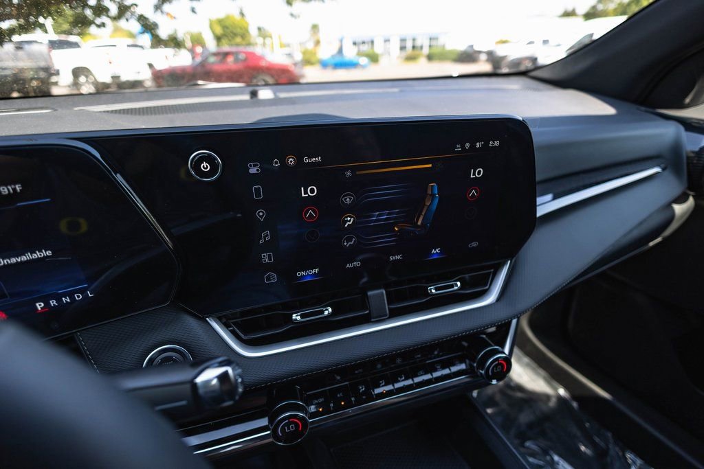 New 2025 Chevrolet Equinox LT w/ Convenience Package II image 6