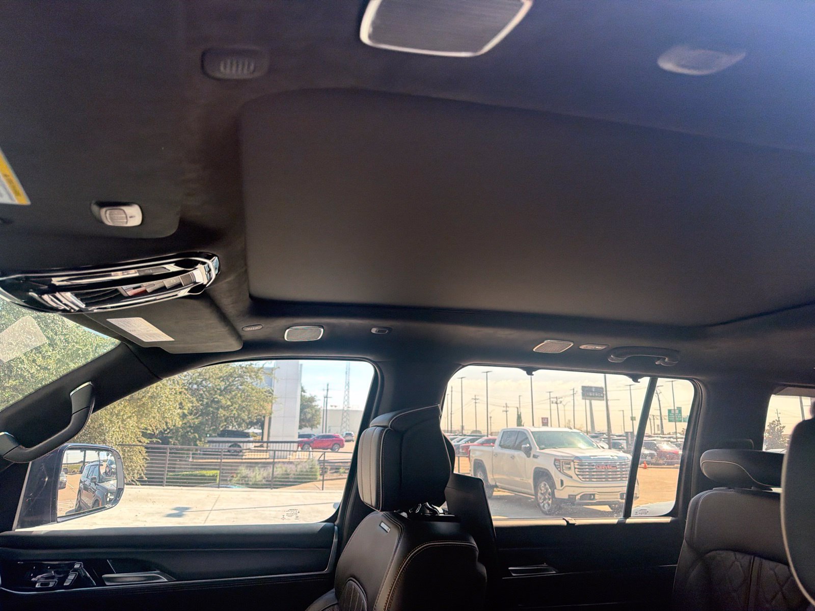 Used 2023 Jeep Grand Wagoneer Series III w/ Rear Seat Video Group 1 AWD/4WD image 19