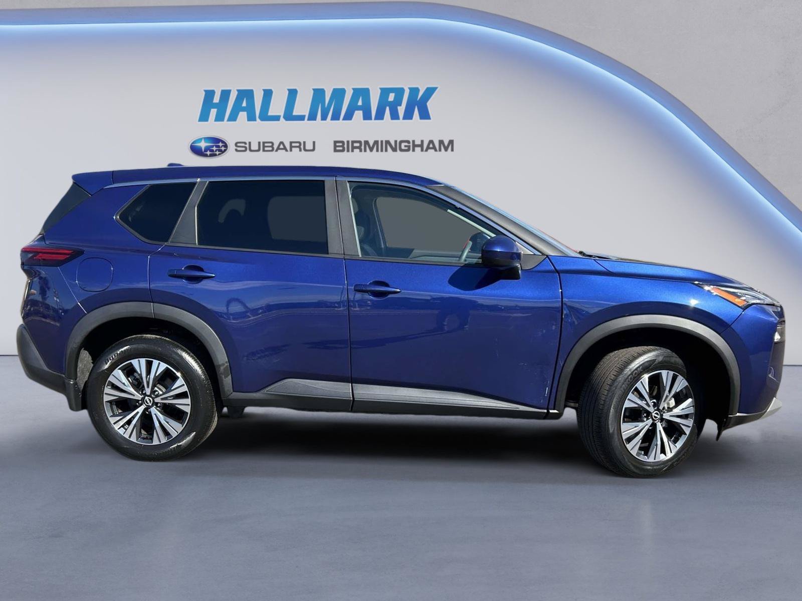 Used 2023 Nissan Rogue SV AWD/4WD image 2