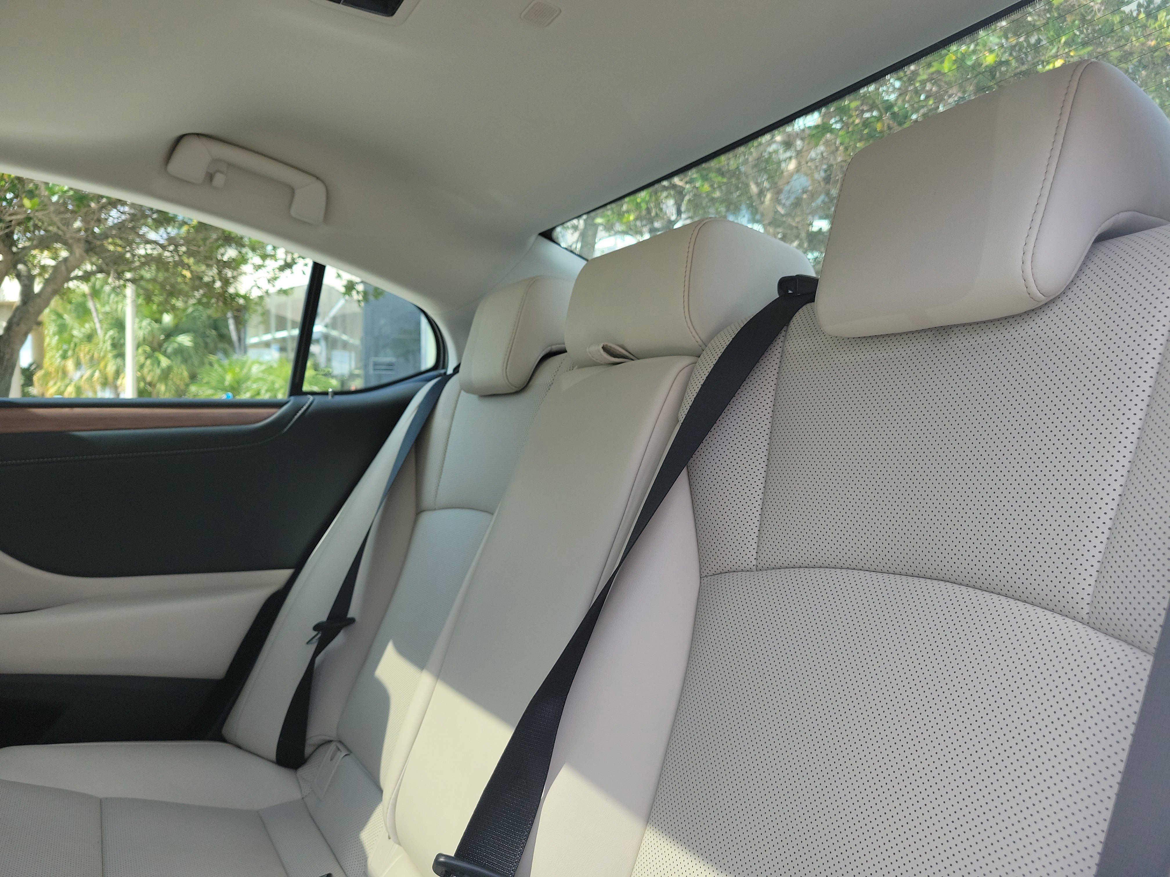 Used 2024 Lexus ES 250 w/ Premium Package image 13