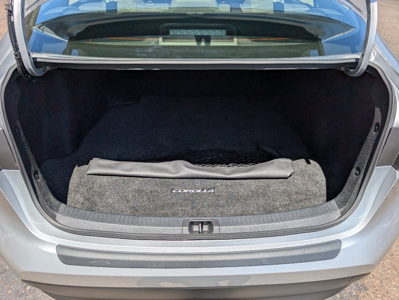 Used 2026 Toyota Corolla LE w/ Carpet Mat Package (TMS) FWD image 9
