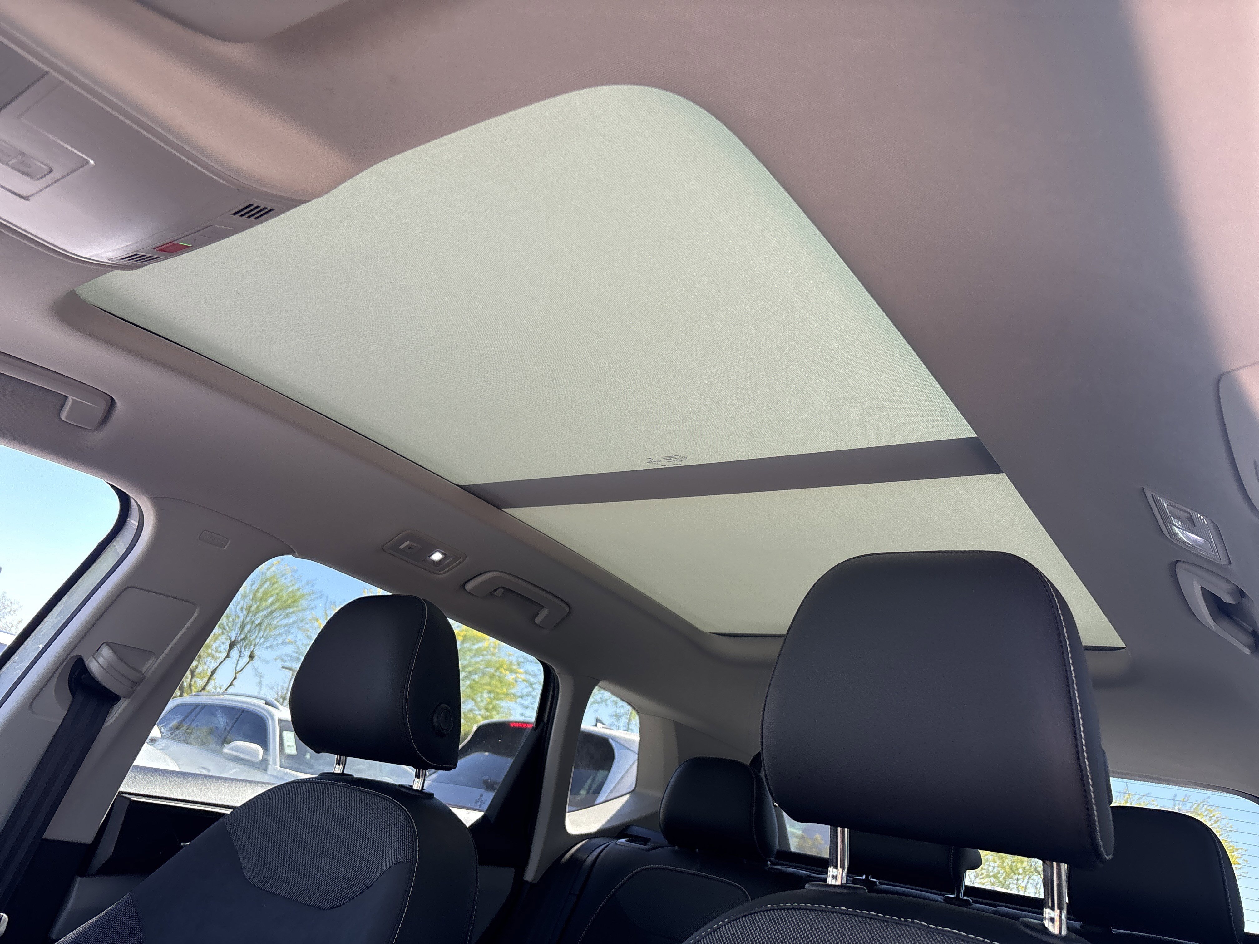 Certified 2022 Volkswagen Taos SE w/ Panoramic Sunroof Package image 16