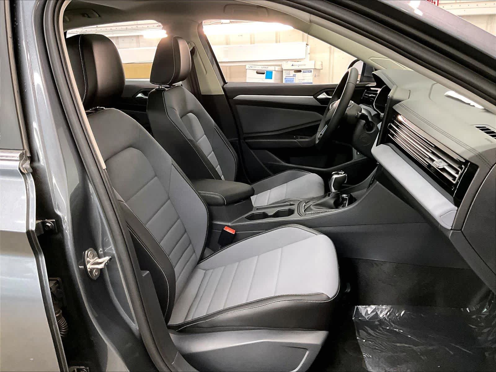 New 2026 Volkswagen Jetta SE FWD image 12