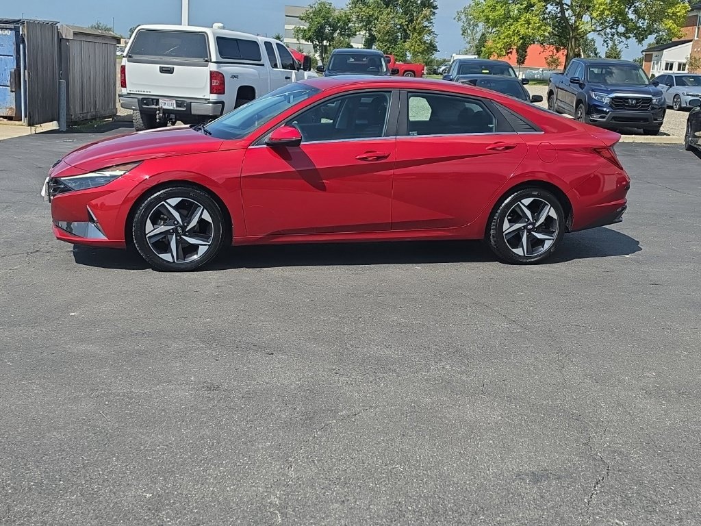 Used 2023 Hyundai Elantra Limited w/ Cargo Package FWD image 4