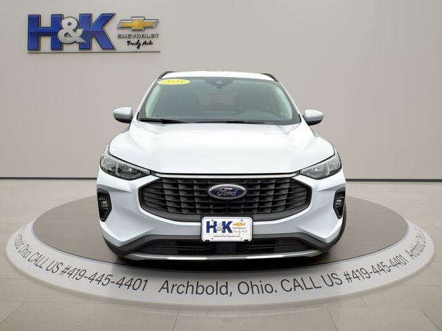 Used 2025 Ford Escape Platinum image 3